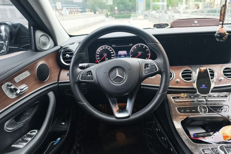 Used Mercedes-Benz E-Class 2018 E 320 L 4MATIC Steering Wheel