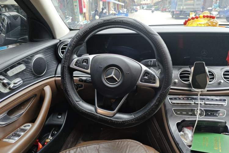 Used Mercedes-Benz E-Class 2018 Restyled E 300 L Sport Luxury Edition Steering Wheel