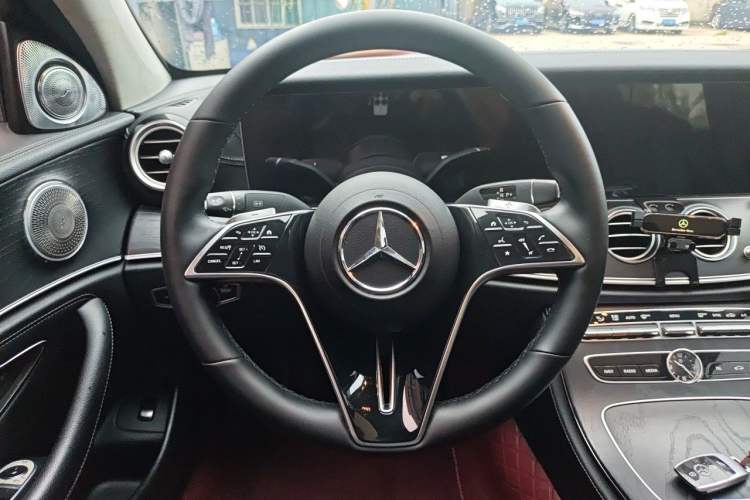 Used Mercedes-Benz E-Class 2018 Facelifted E 300 L Stylish Version Steering Wheel