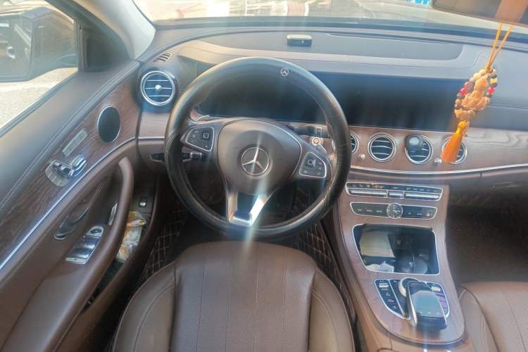 Used Mercedes-Benz E-Class 2018 E 300 L Luxury Model Steering Wheel