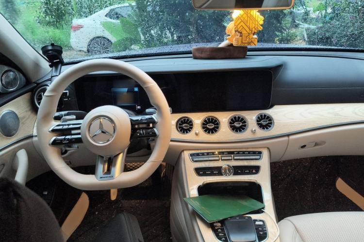 Used Mercedes-Benz E-Class 2018 Restyled E 300 L Sporty and Stylish Edition Steering Wheel