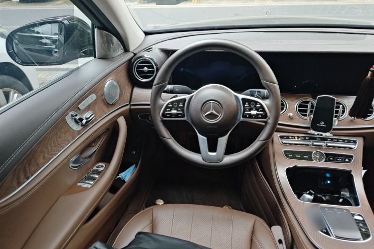 Used Mercedes-Benz E-Class 2018 Facelift E 300 L Luxury Edition Steering Wheel