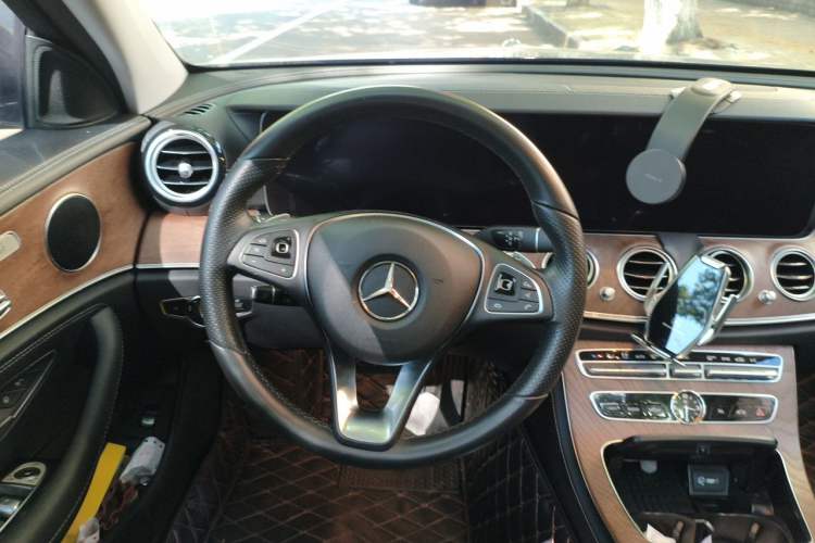 Used Mercedes-Benz E-Class 2018 Facelifted E 300 L Stylish Version Steering Wheel