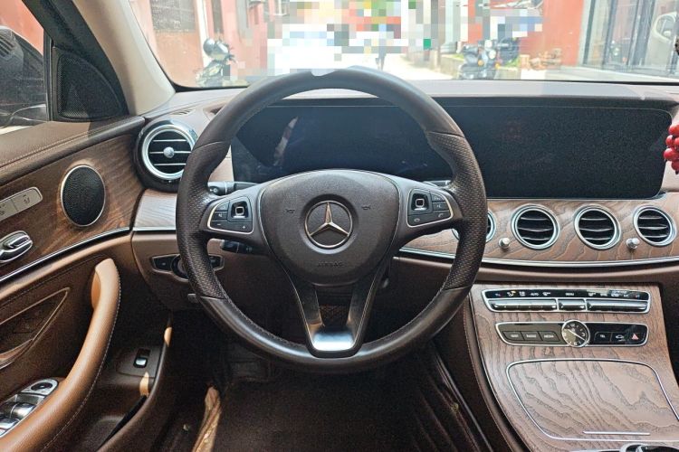 Used Mercedes-Benz E-Class 2018 Facelifted E 300 L Stylish Version Steering Wheel
