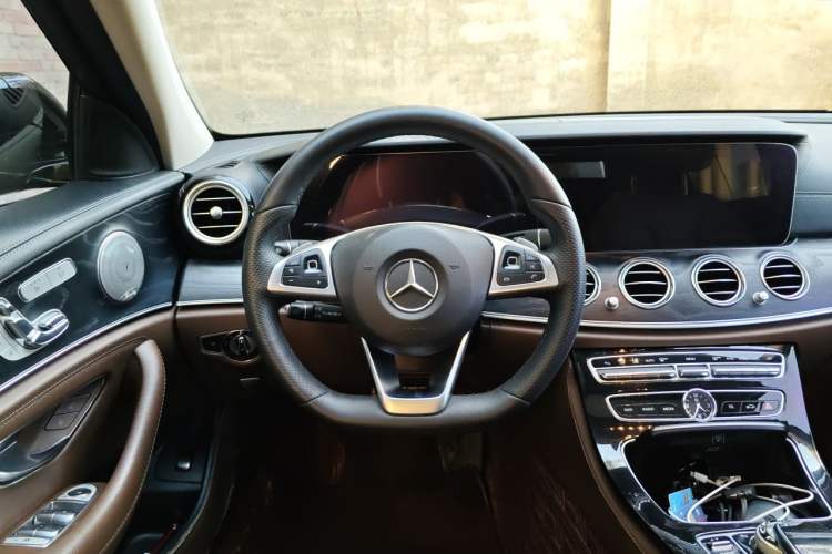 Used Mercedes-Benz E-Class 2018 E 300 L Sport Luxury Edition Steering Wheel