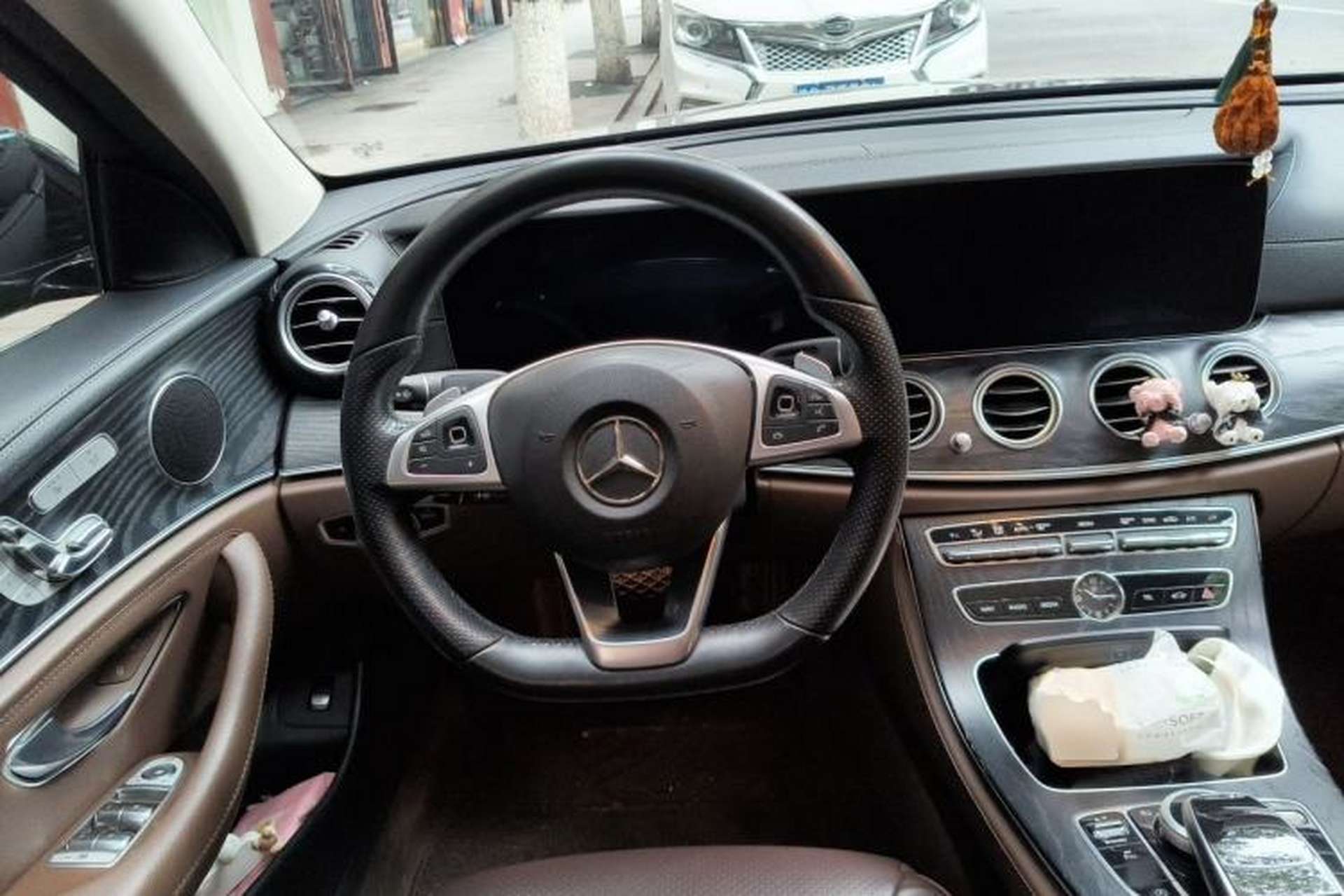 Used Mercedes-Benz E-Class 2018 Restyled E 300 L Sporty and Stylish Edition Steering Wheel