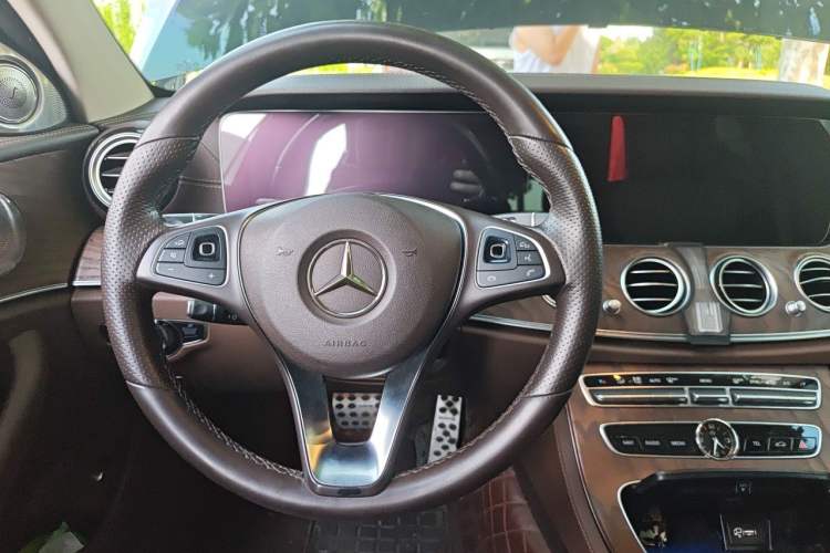 Used Mercedes-Benz E-Class 2018 Facelift E 300 L Luxury Edition Steering Wheel