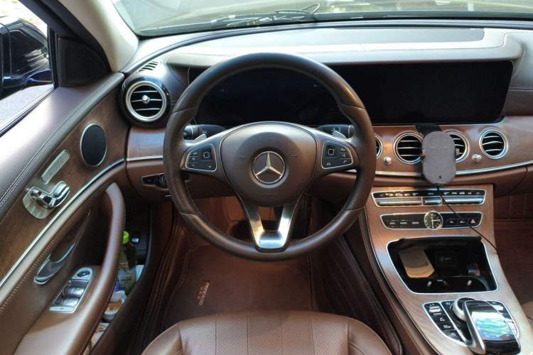 Used Mercedes-Benz E-Class 2018 Facelift E 300 L Luxury Edition Steering Wheel