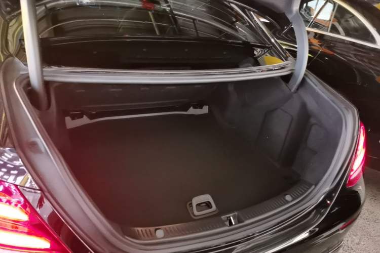 Used Mercedes-Benz E-Class 2018 Facelift E 300 L Luxury Edition Trunk