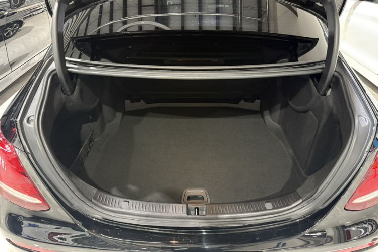 Used Mercedes-Benz E-Class 2018 Facelift E 200 L Sport 4MATIC Trunk