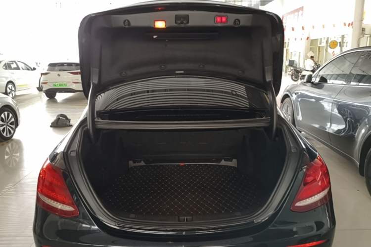 Used Mercedes-Benz E-Class 2018 Facelift E 300 L Luxury Edition Trunk