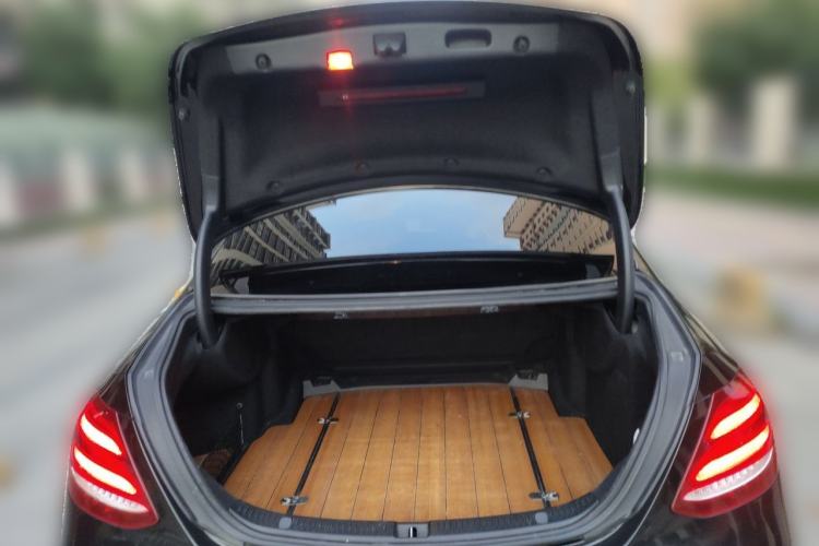 Used Mercedes-Benz E-Class 2018 Facelift E 200 L Sport 4MATIC Trunk