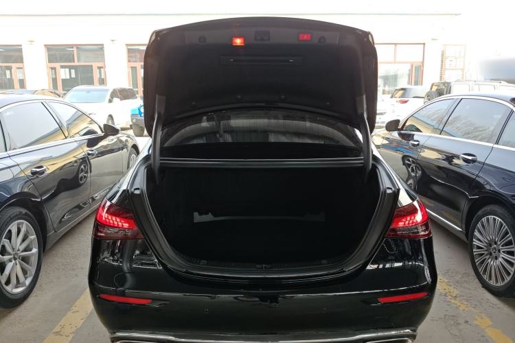 Used Mercedes-Benz E-Class 2018 E 300 L Sport Luxury Edition Trunk
