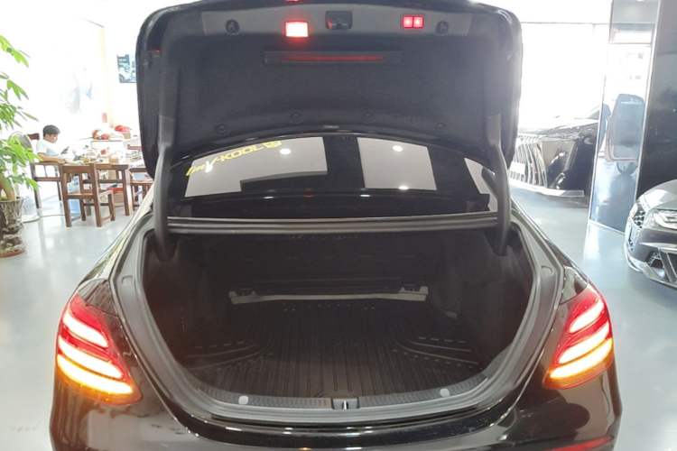 Used Mercedes-Benz E-Class 2018 Restyled E 300 L Sport Luxury Edition Trunk
