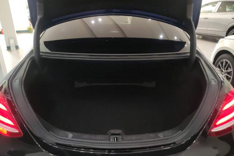 Used Mercedes-Benz E-Class 2018 E 200 L Sport Edition Trunk