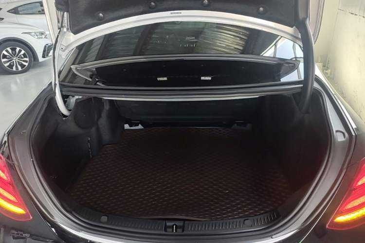 Used Mercedes-Benz E-Class 2018 E 200 L Sport Edition Trunk