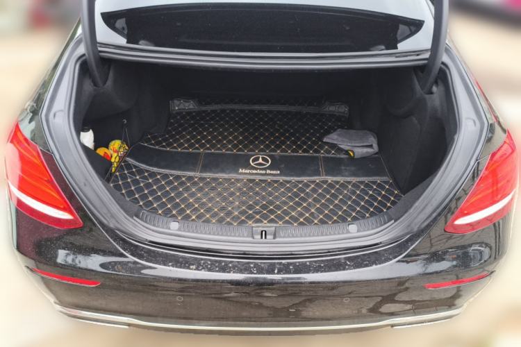 Used Mercedes-Benz E-Class 2018 E 200 L 4MATIC Trunk