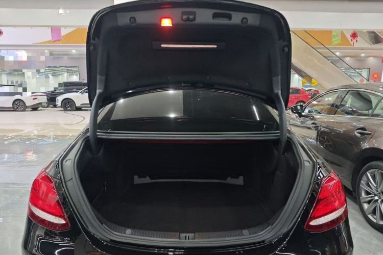 Used Mercedes-Benz E-Class 2018 E 200 Sport Edition Trunk