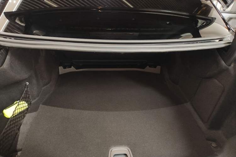 Used Mercedes-Benz E-Class 2018 Facelift E 200 L Sport Edition Trunk