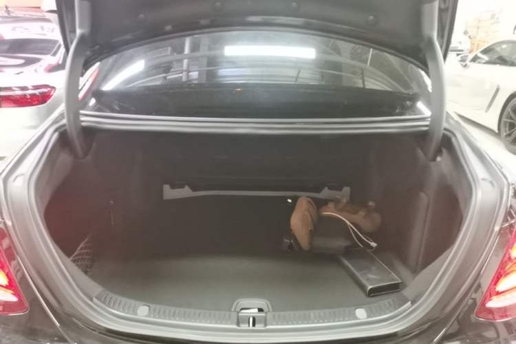 Used Mercedes-Benz E-Class 2018 Facelift E 200 L Trunk