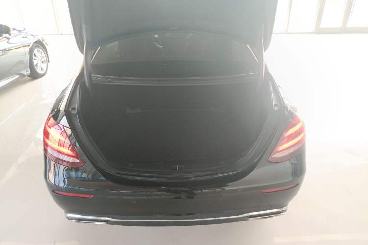 Used Mercedes-Benz E-Class 2018 E 200 L Trunk