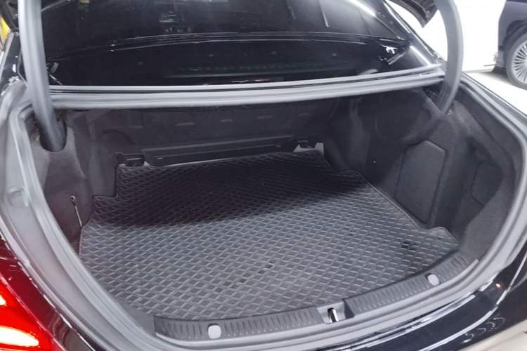 Used Mercedes-Benz E-Class 2018 Facelifted E 300 L Stylish Version Trunk