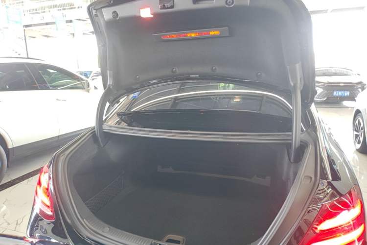 Used Mercedes-Benz E-Class 2018 E 200 L Sport Edition Trunk