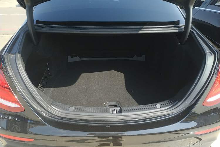 Used Mercedes-Benz E-Class 2018 Facelift E 200 L Sport 4MATIC Trunk