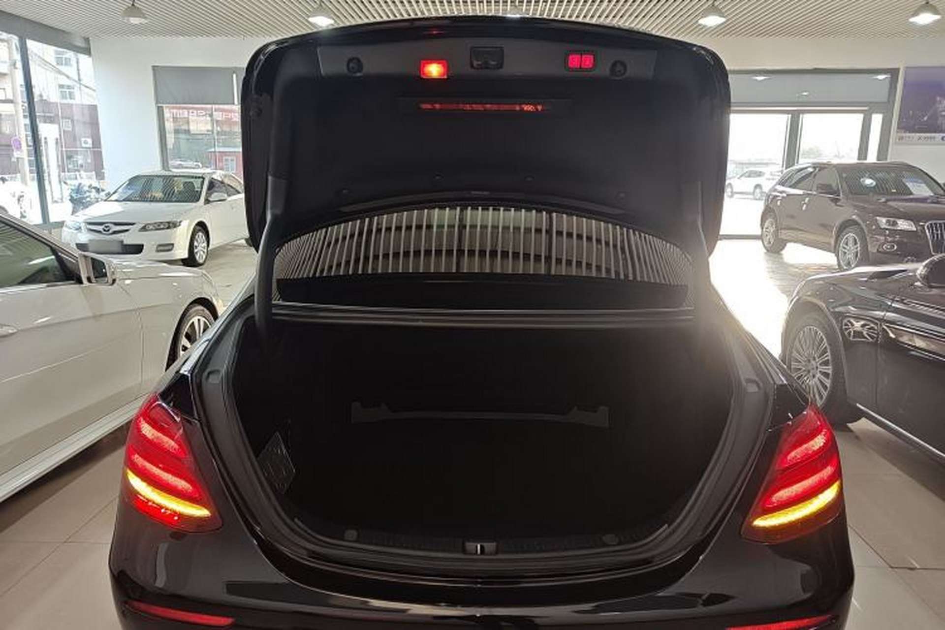 Used Mercedes-Benz E-Class 2018 Facelift E 200 L 4MATIC Trunk