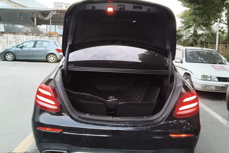 Used Mercedes-Benz E-Class 2018 Facelift E 200 L Sport Edition Trunk
