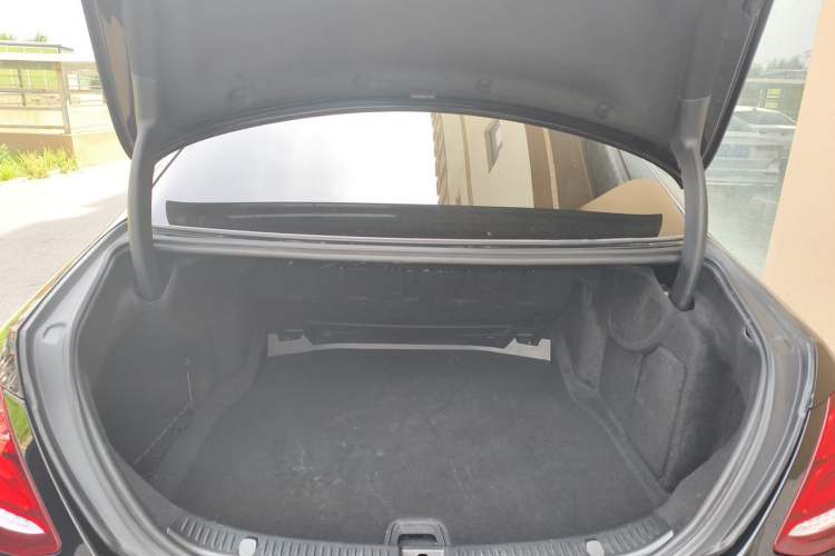 Used Mercedes-Benz E-Class 2018 Facelift E 200 L Trunk
