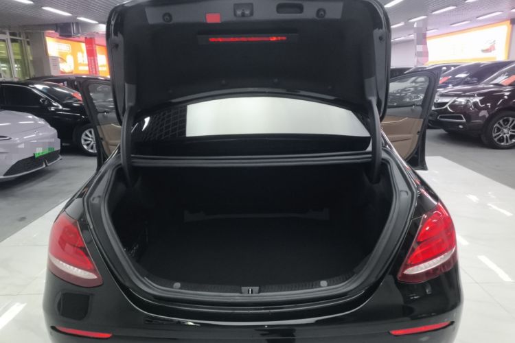 Used Mercedes-Benz E-Class 2018 E 200 L Trunk