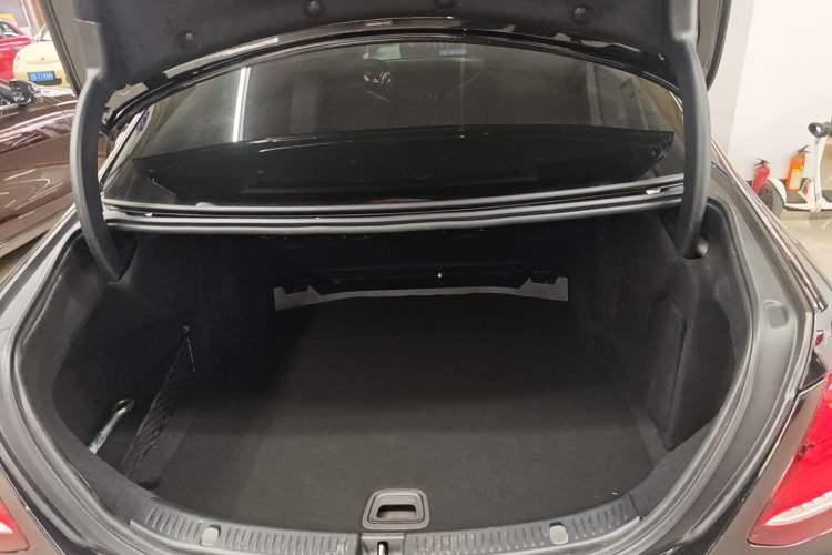 Used Mercedes-Benz E-Class 2018 E 200 L Trunk