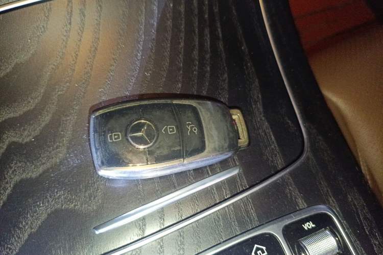 Used Mercedes-Benz E-Class 2018 Restyled E 300 L Sporty and Stylish Edition Vehicle Key