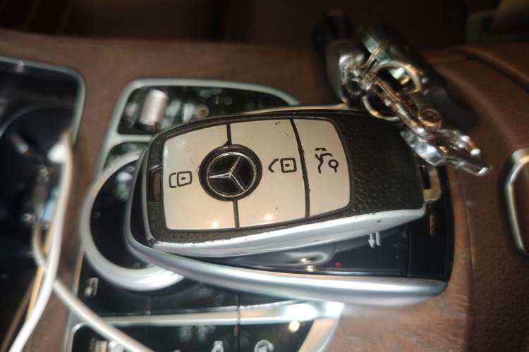 Used Mercedes-Benz E-Class 2018 Facelift E 200 L Vehicle Key