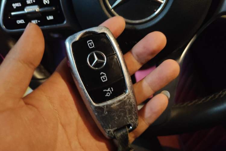 Used Mercedes-Benz E-Class 2018 Facelifted E 300 L Stylish Version Vehicle Key