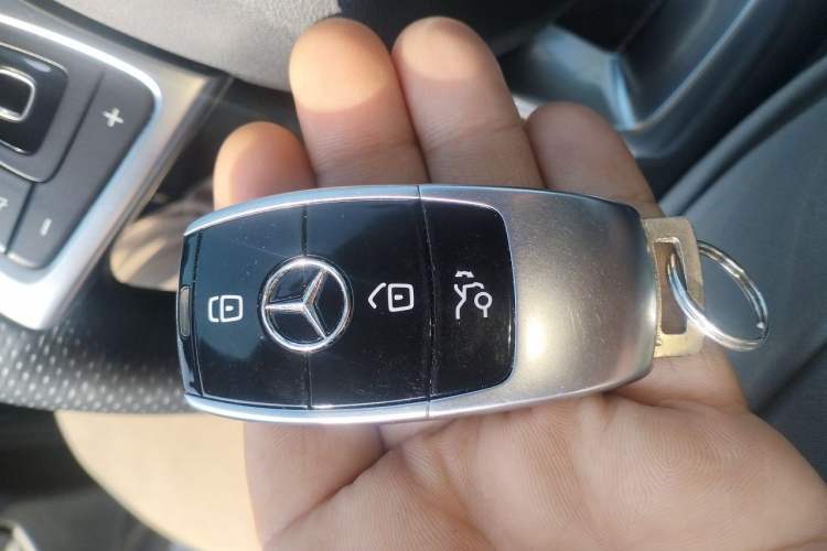 Used Mercedes-Benz E-Class 2018 Facelift E 200 L Sport 4MATIC Vehicle Key