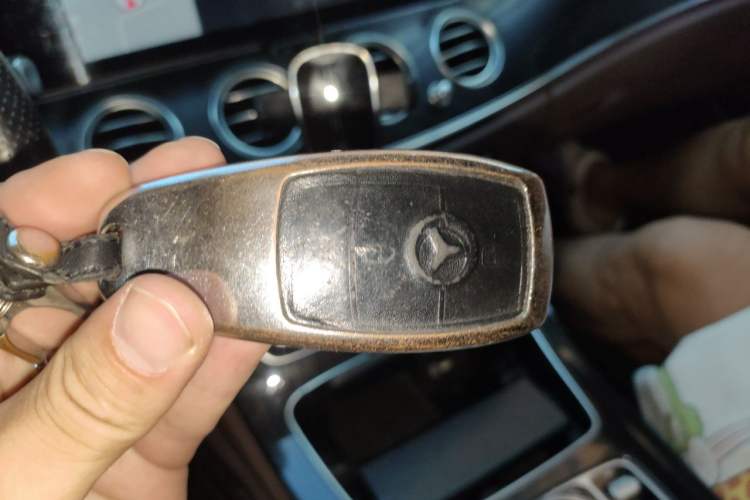 Used Mercedes-Benz E-Class 2018 Facelift E 200 L Sport 4MATIC Vehicle Key