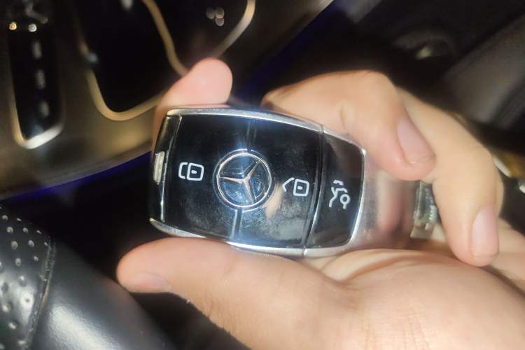 Used Mercedes-Benz E-Class 2018 E 300 L Sporty and Stylish Model Vehicle Key