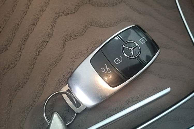 Used Mercedes-Benz E-Class 2018 Facelift E 200 L Vehicle Key