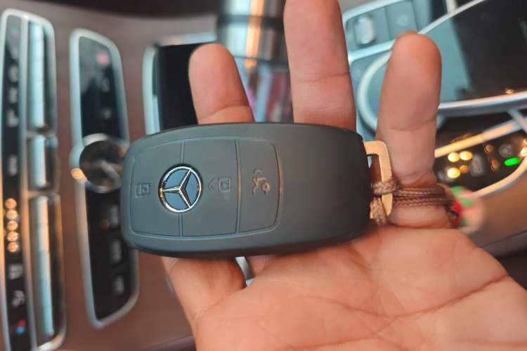 Used Mercedes-Benz E-Class 2018 Facelift E 200 L 4MATIC Vehicle Key