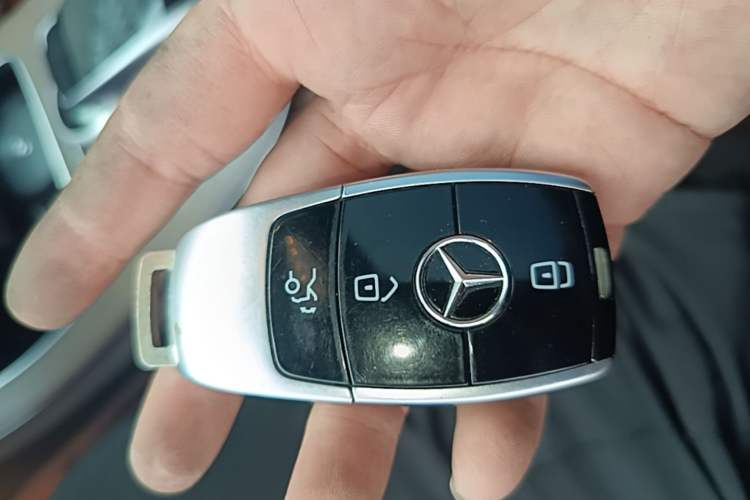 Used Mercedes-Benz E-Class 2018 Facelifted E 300 L Stylish Version Vehicle Key
