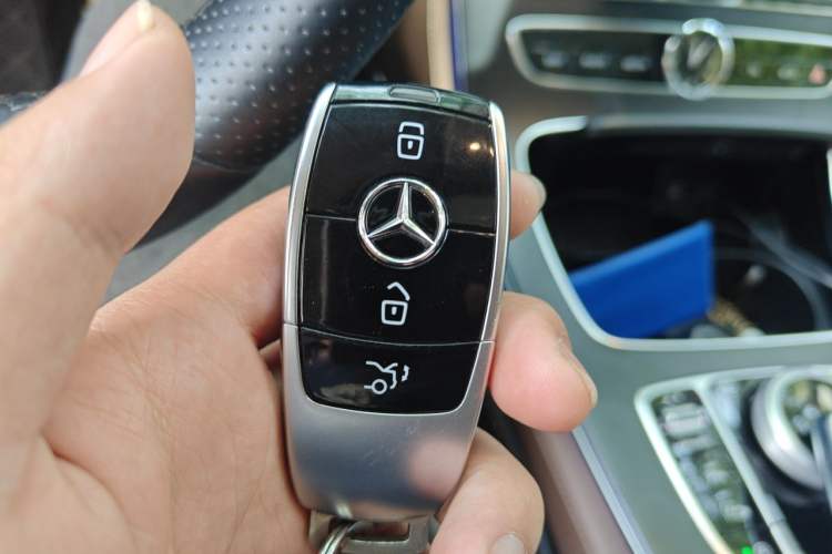 Used Mercedes-Benz E-Class 2018 Restyled E 300 L Sporty and Stylish Edition Vehicle Key