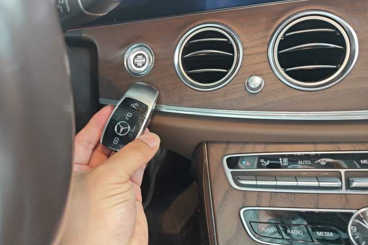 Used Mercedes-Benz E-Class 2018 Facelifted E 300 L Stylish Version Vehicle Key