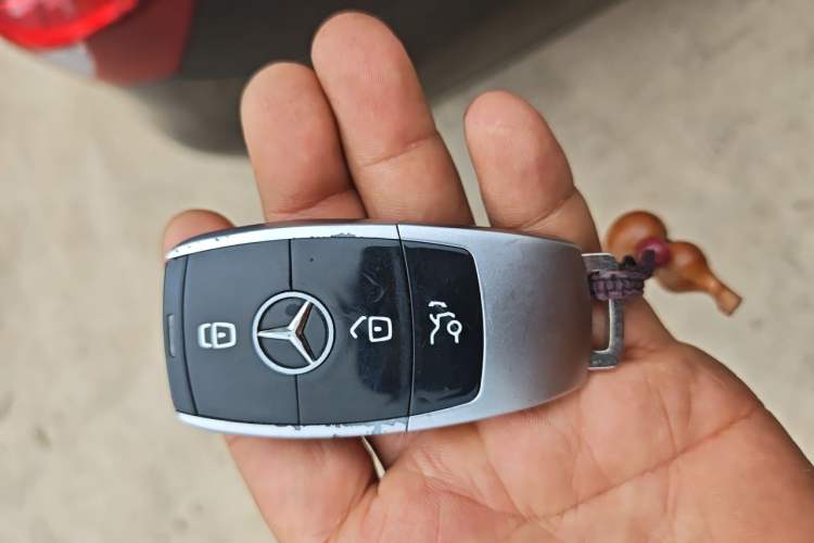 Used Mercedes-Benz E-Class 2018 Facelifted E 300 L Stylish Version Vehicle Key