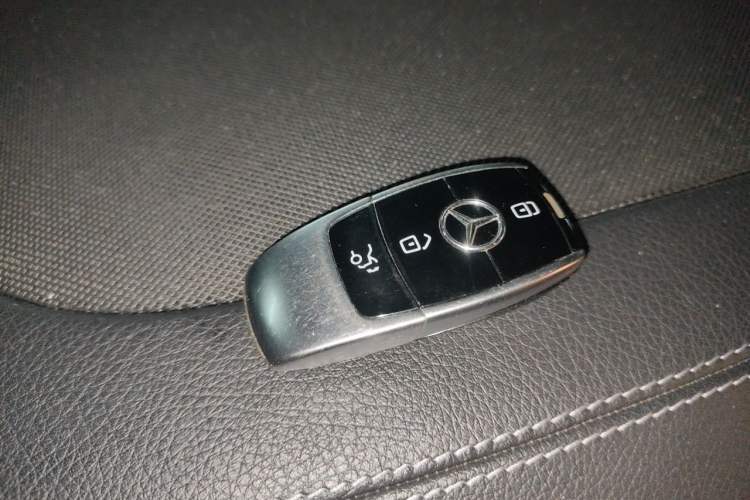 Used Mercedes-Benz E-Class 2018 Facelift E 200 L Sport 4MATIC Vehicle Key