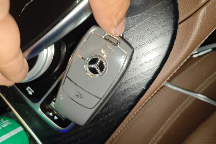 Used Mercedes-Benz E-Class 2018 Restyled E 300 L Sporty and Stylish Edition Vehicle Key