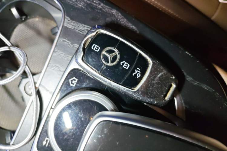 Used Mercedes-Benz E-Class 2018 Restyled E 300 L Sporty and Stylish Edition Vehicle Key