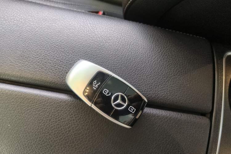 Used Mercedes-Benz E-Class 2018 Facelift E 200 L Sport Edition Vehicle Key