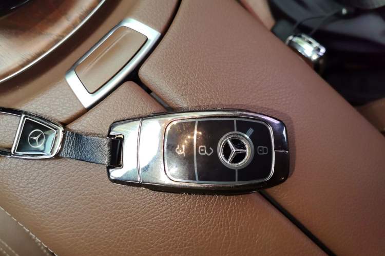 Used Mercedes-Benz E-Class 2018 Facelift E 200 L Vehicle Key